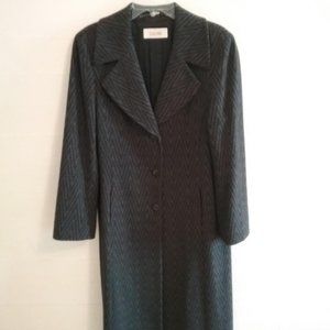 Beautiful Laurel size 8 long winter coat